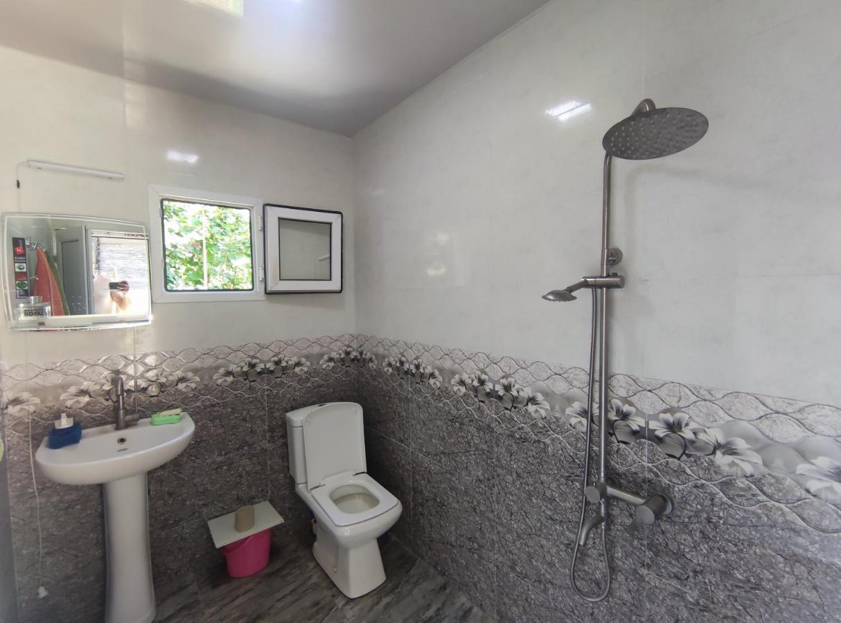 Racha Chogovadze'S Guest House Амбролаури Екстериор снимка